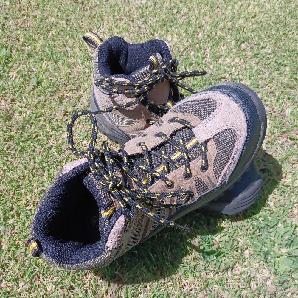 BearPaw kid's hiking boots, size 3